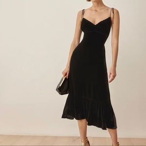 NWOT🔥Reformation Oda Velvet Dress - Black